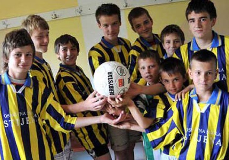 Bošnjačku i srpsku djecu u Srebrenici ujedinio fudbal