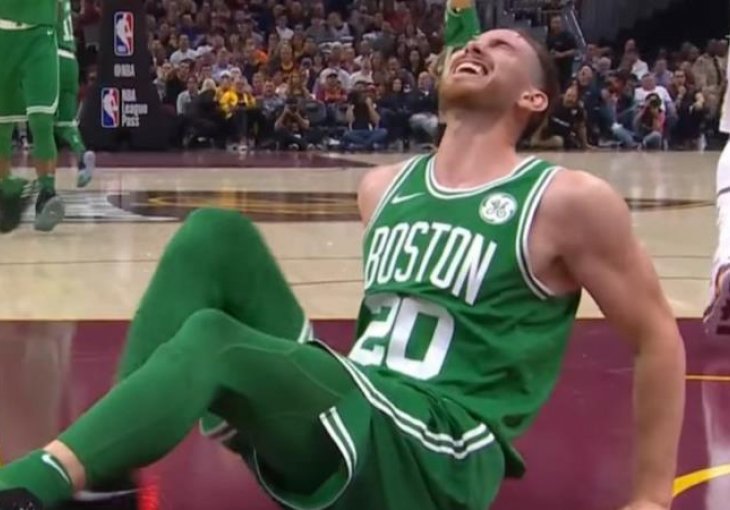 Horor na otvaranju sezone: Zvijezda Celticsa slomila nogu, igrači posmatrali u nevjerici