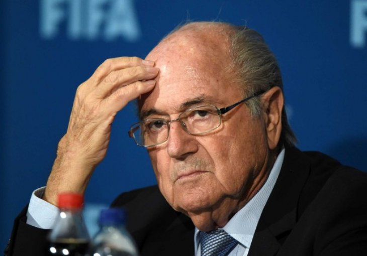 Blatter tvrdi da ide na SP u Rusiju na Putinov poziv