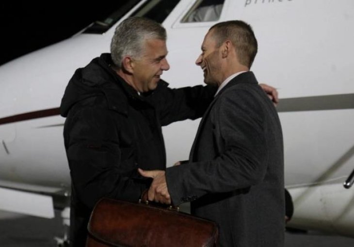 Predsjednik UEFA-e stigao u Sarajevo, na aerodromu ga dočekali predstavnici NS/FS BiH