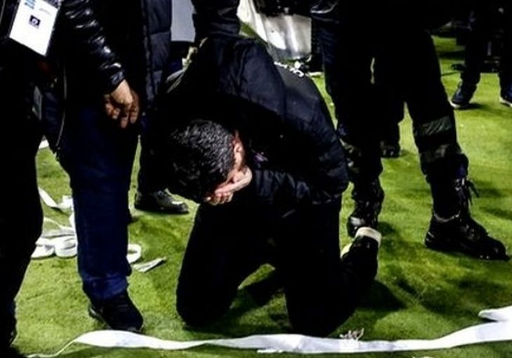 Divljanje u Solunu: Derbi za naslov u Grčkoj prekinut i prije početka, trener Olympiakosa završio u bolnici