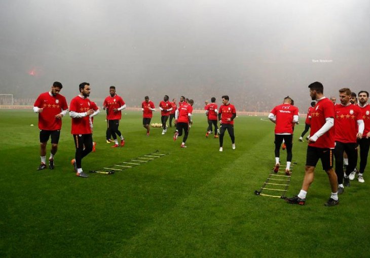 Igrači Galatasaraya danas mirno izašli na trening, a ono što su doživjeli nikad neće zaboraviti
