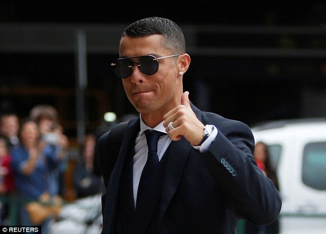 cristiano-ronaldo-leads-portugal-team-mates-as-they-fly-out-to-the-world-cup