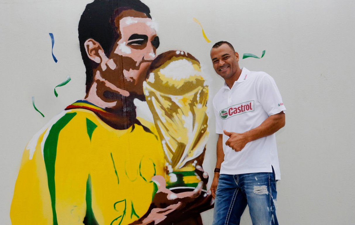 cafu-with-world-cup-trophy-01