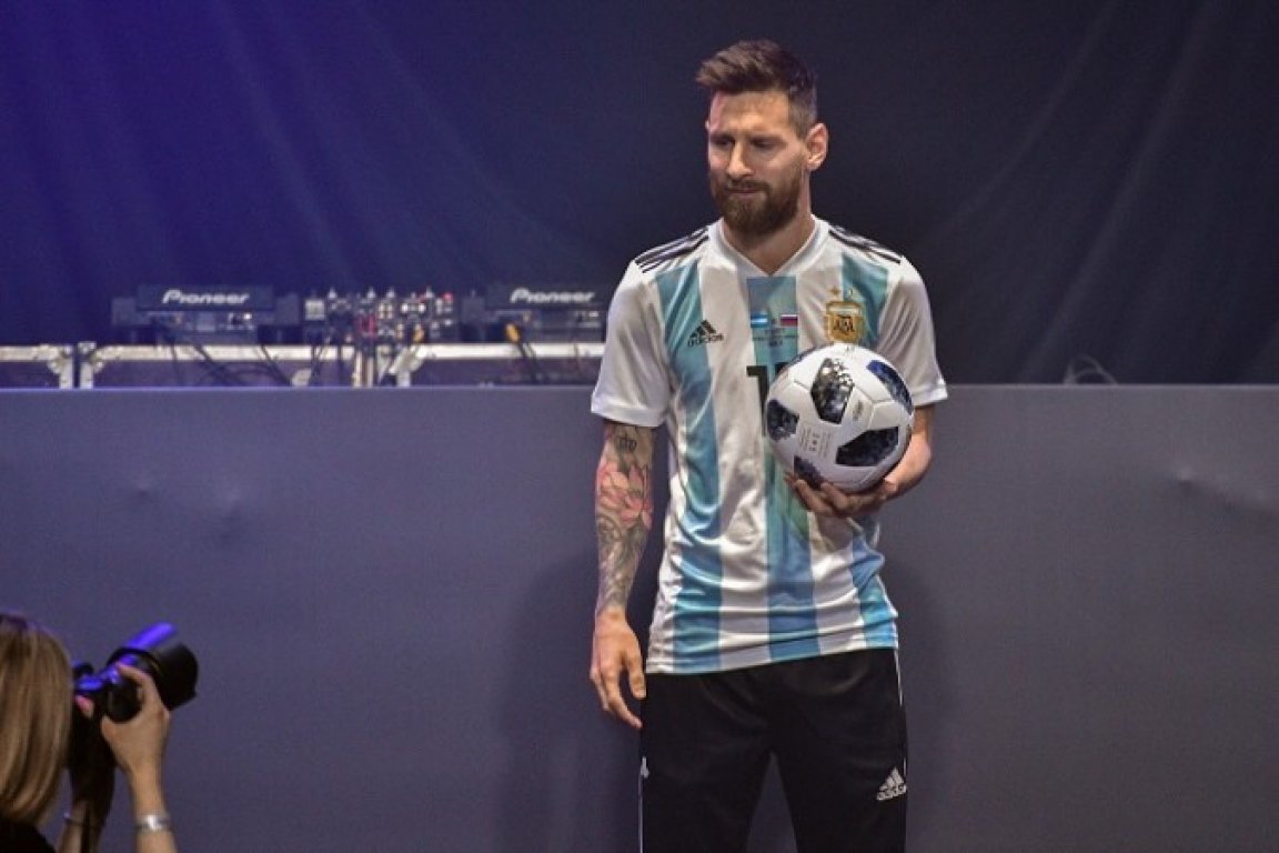 1528883400-lionel-messi-world-cup-2018-ball