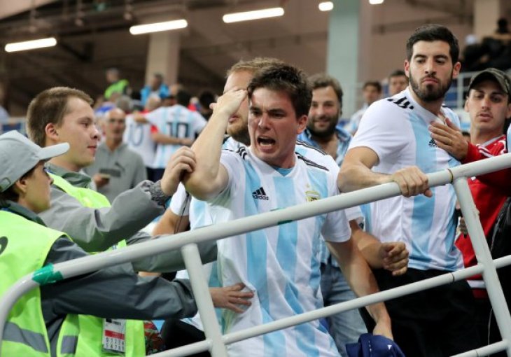UZNEMIRUJUĆI VIDEO: Pogledajte sukob navijača Argentine i Hrvatske na tribinama!
