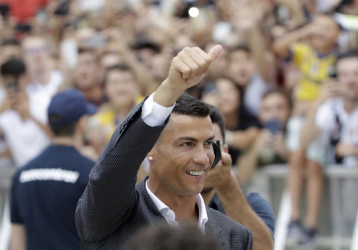 VELIKI ČOVJEK Ronaldo je u čeku od 20 hiljada eura ostavio jednu poruku