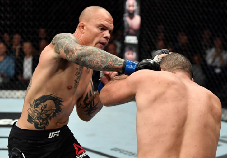 OVO SE RIJETKO VIĐA: UFC-ova legenda doživjela brutalan knockout, nije znao gdje se nalazi
