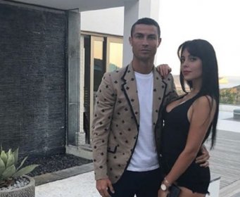 IZAZVALI HAOS Ronaldo prošetao ulicom sa djevojkom koja se obukla previše atraktivno