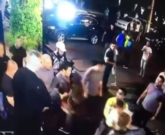 (VIDEO) Ispred noćnog kluba vlastitim nožem ubijen mladi MMA borac
