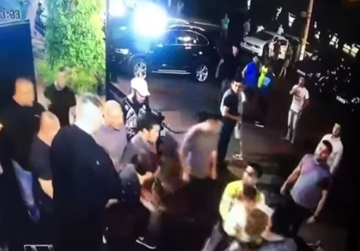 (VIDEO) Ispred noćnog kluba vlastitim nožem ubijen mladi MMA borac
