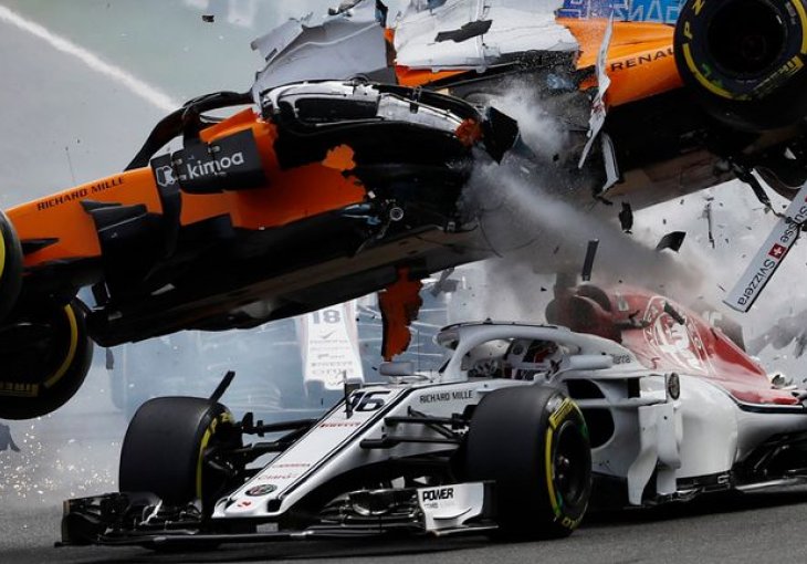 18+ Jezivi snimak F1 nesreće koji je umalo 