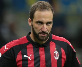 OVIM JE HIGUAIN ZATVORIO SEBI VRATA U TORINU: Gonzalo Higuain htio da se bije sa fudbalerima Juventusa (VIDEO)
