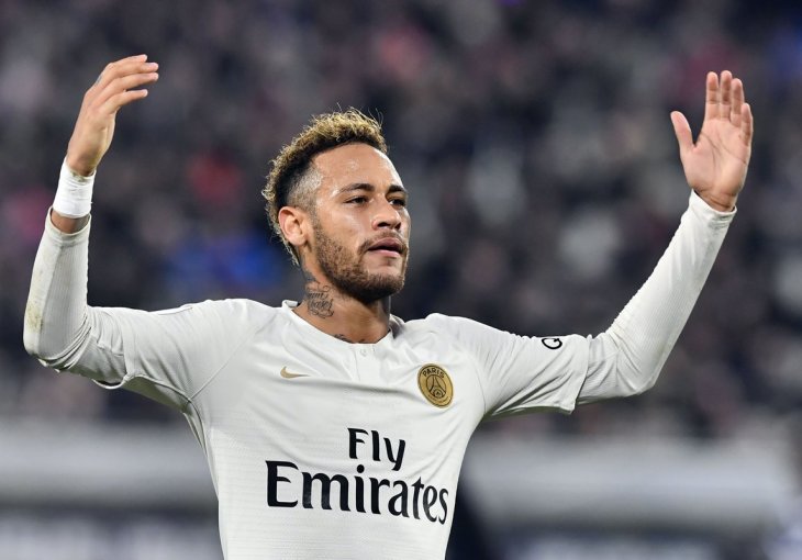 SPREMA SE TRANSFER GODINE: Nezadovoljni Neymar hoće samo ovaj klub !!