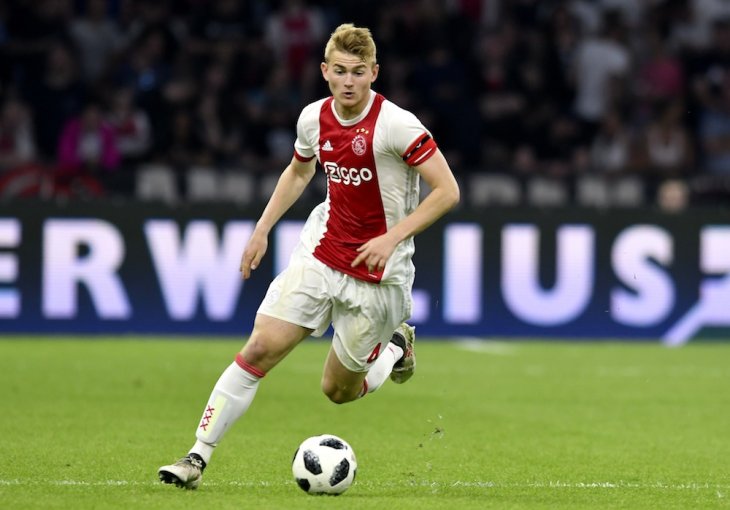 Nizozemac za kojeg se otima pola Evrope proglašen za najboljeg mladog nogometaša