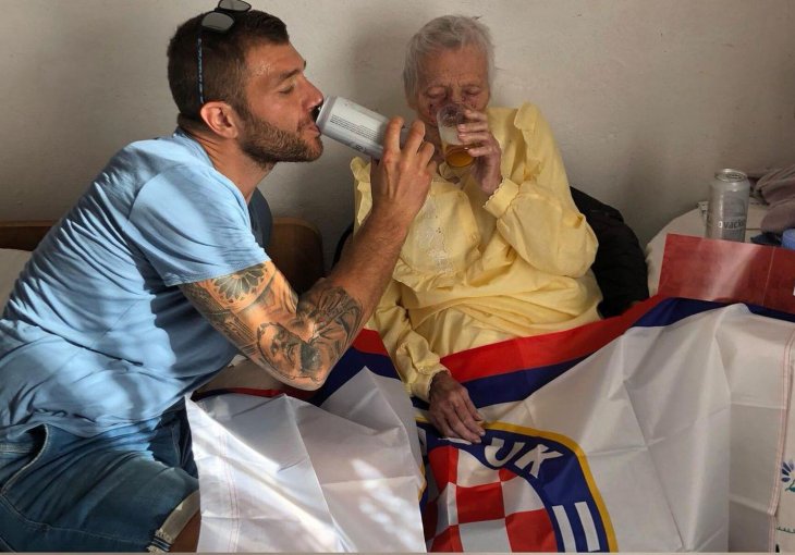 NAJSTARIJA NAVIJAČICA: Upoznajte 108. godišnju navijačicu Hajduka !