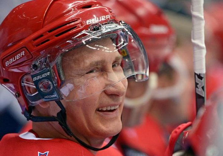 RAZBIO IH K'O BEBA ZVEČKU: Putin zabio osam golova u hokejaškoj utakmici