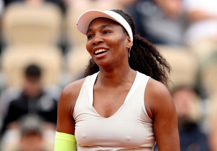 Venus obukla najprovokativniju haljinu na Roland Garrosu: Cijeli stadion je gledao u njene grudi (FOTO) ŠTA NAM TEK SPREMA SERENA?!