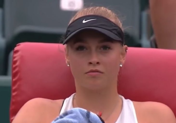 Najatraktivnija Mađarica krenula u pohod ka Wimbledonu: Svi navijaju za Fanny u kvalifikacijama, a i vi ćete kada vidite je u badiću (FOTO)