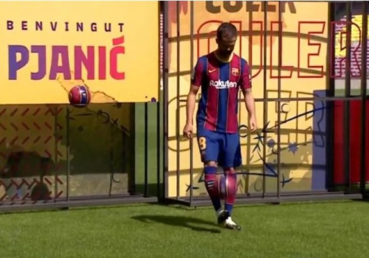 Miralem Pjanić  na travnjaku Nou Campa kao igrač Barce: Mali princ pokazao šta zna s loptom