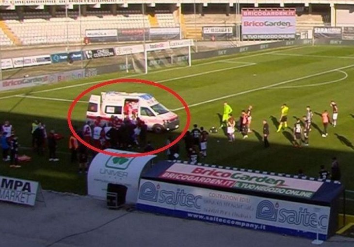 Užasne scene dolaze iz Italije: Saigrač Milana Đurića se srušio na teren, hitno prebačen u bolnicu