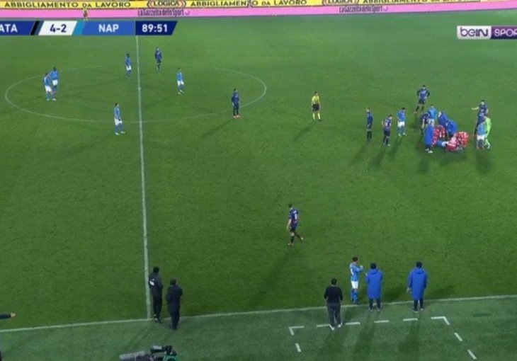 Užasne scene : Napadač Napolija se onesvijetio u finišu utakmice, iznesen na nosilima