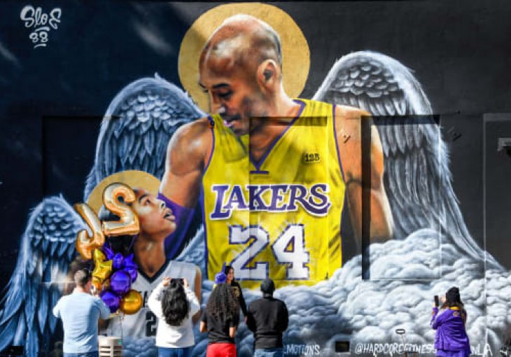 Na mjestu tragedije podignut spomenik Kobeju Bryantu i njegovoj kćerki Gianni