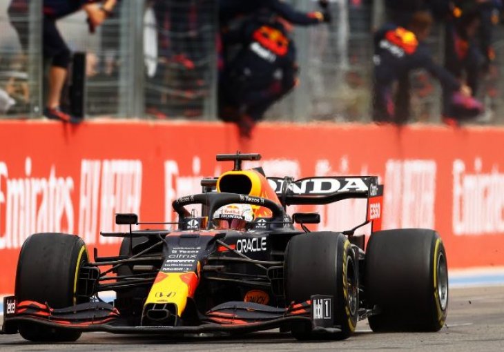 RED BULL BEZ PREMCA: Verstappen u Francuskoj napravio veliki korak ka odbrani naslova, Leclerc izletio sa staze