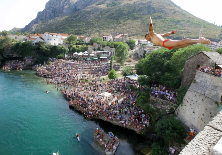 OSIGURAN I TV PRIJENOS: Danas se održavaju 456. tradicionalni skokovi sa Starog mosta