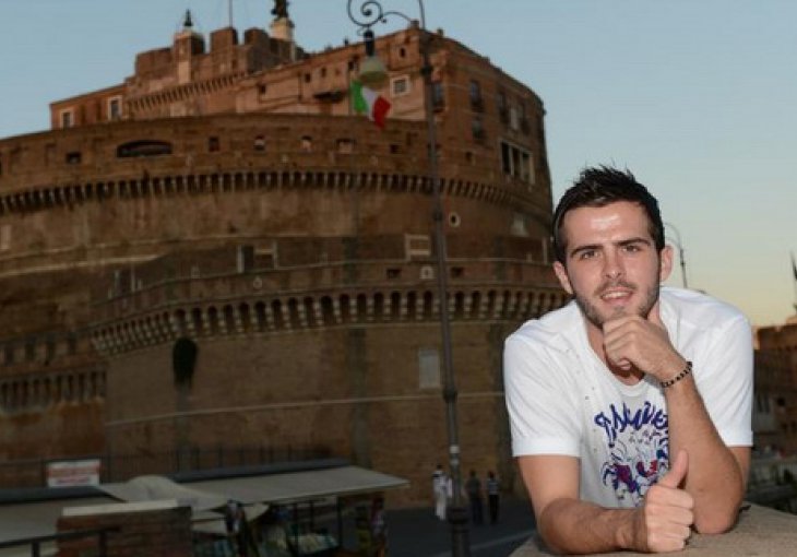 Roma nudi novi ugovor Pjaniću, Barca i Bayern kucaju na vrata