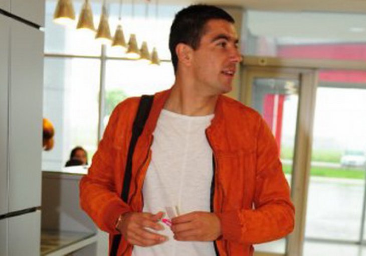 Kolarov novinaru: Sram te bilo, šta se praviš lud?!