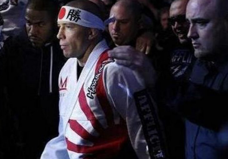 UFC-ov prvak S obilježjima ratnih zločinaca