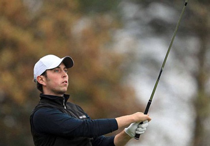 Max na desnoj ruci ima samo dva prsta, ali je vrhunski golfer