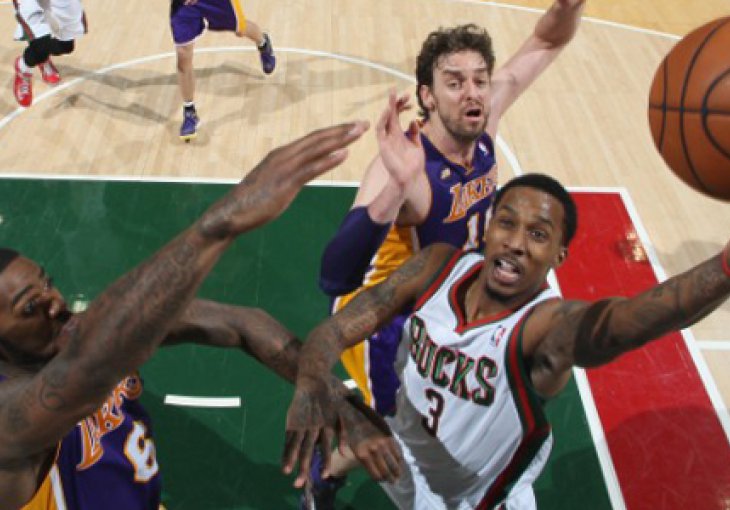 Dvostruki poraz Lakersa u jednoj utakmici