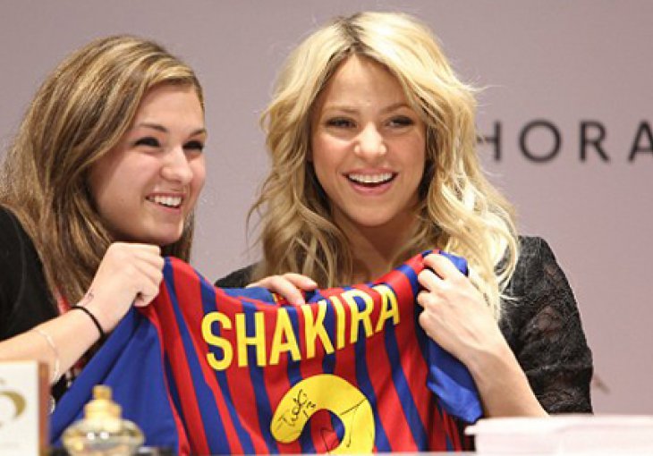 Shaqira s dresom Barce provocirala Parižane