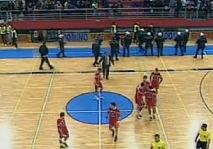 Huligani prekinuli meč Partizana i Vojvodine