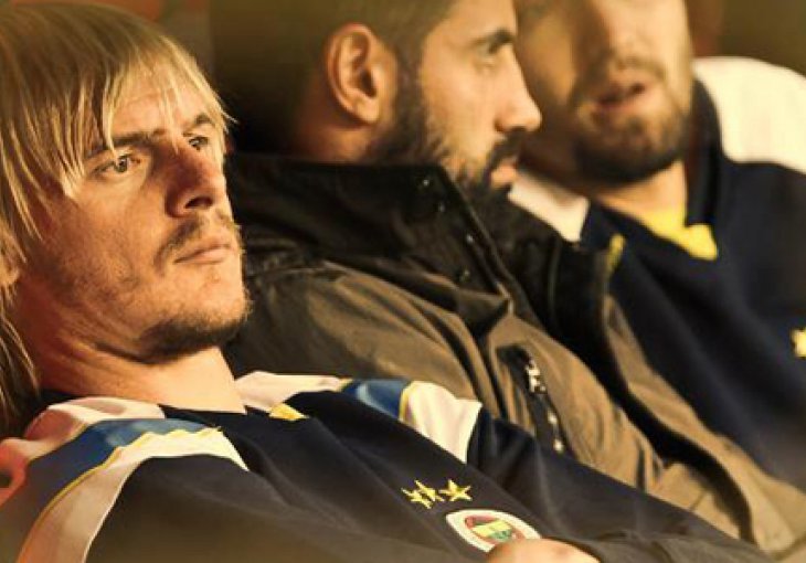 Dok čeka otkaz Krasić uživa navijajući s klupe
