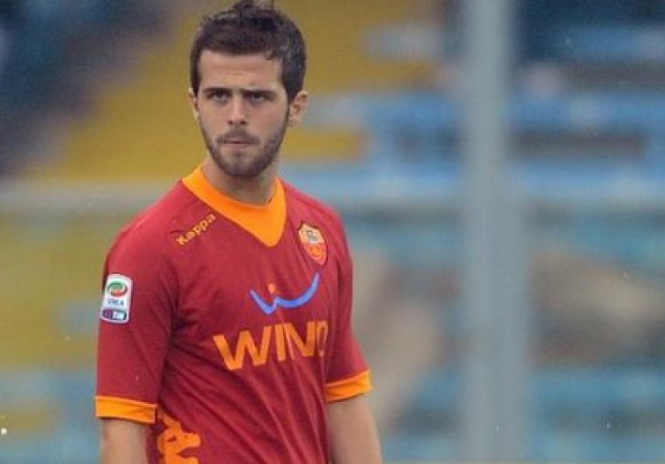 Pjanić od prve minute predvodi Vučicu protiv Lazija