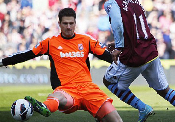 Arsenal počeo pregovore o transferu Begovića?