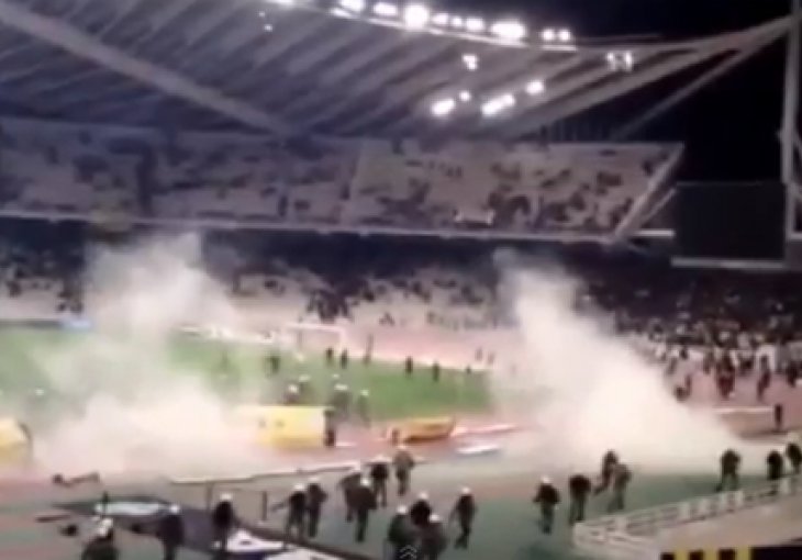 Navijači AEK-a krenuli u obračun s igračima