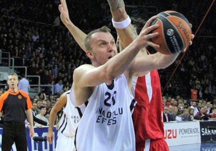 Efes smanjio vodstvo Olympiakosa na 2:1