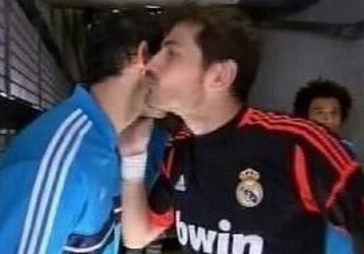 Casillas pokazao veličinu poljupcem za Lopeza