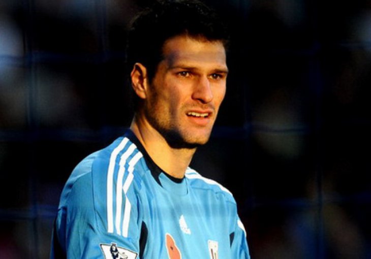 Asmir Begović za Sport.ba: Prvo o opstanku, pa onda o transferu