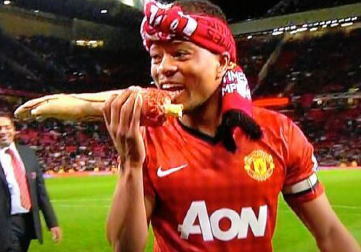 Evra na vrlo bizaran način provocirao Suareza!
