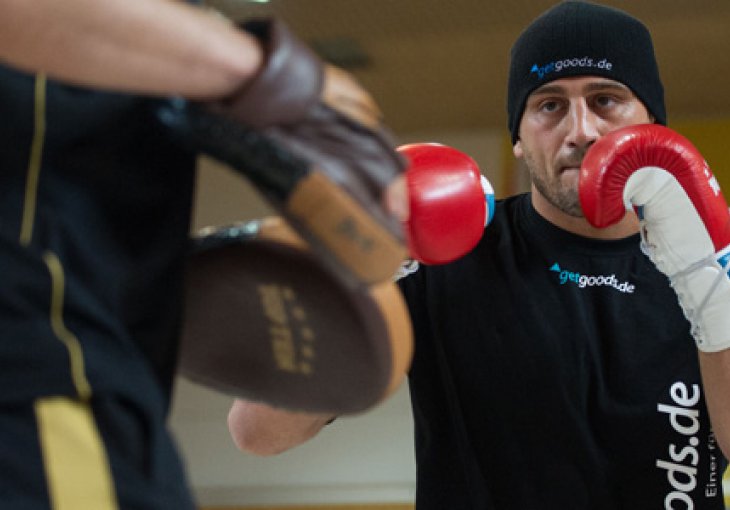 Kličkov protivnik novac daje za izgradnju crkvi i džamija