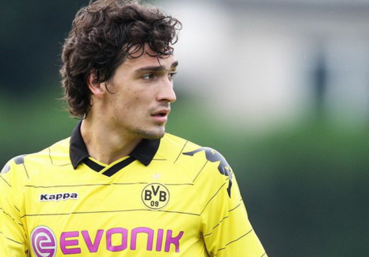 Dortmund pristao na ponudu Barce za Hummelsa, ali...
