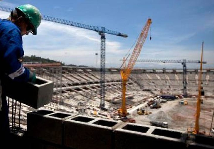 Problem sa stolicama, ulaz ne funkcioniše, rupe u podu....