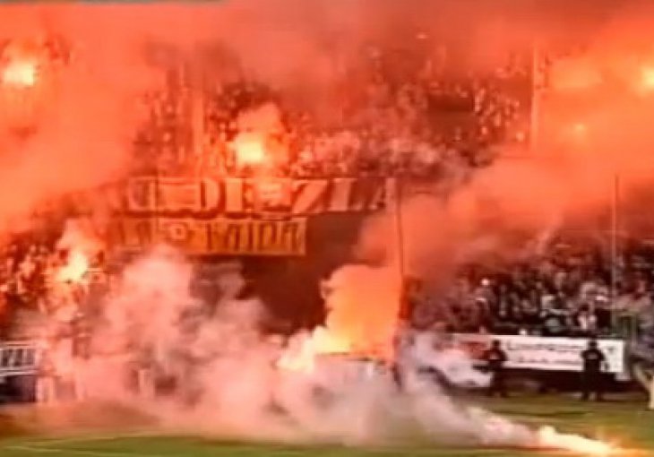 Prekinut derbi na desetak minuta, delegat prijetio da će isprazniti tribinu
