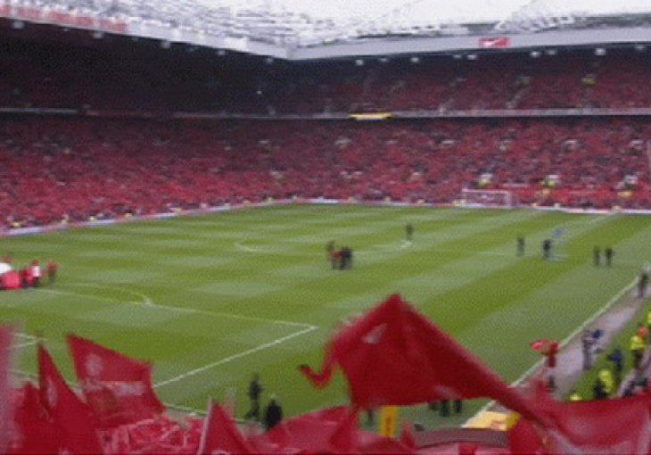 Old Trafford u suzama: Pogledajte atmosferu na zadnjoj utakmici Sir Alexa