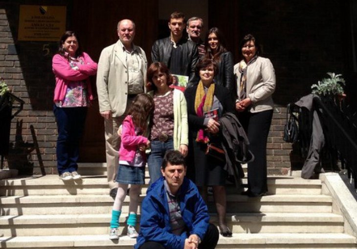Džeko posjetio Ambasadu BiH u Londonu
